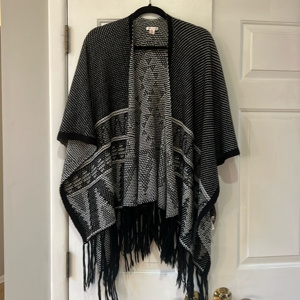 Exhilaration poncho-like sweater, black and white pattern, size S/M